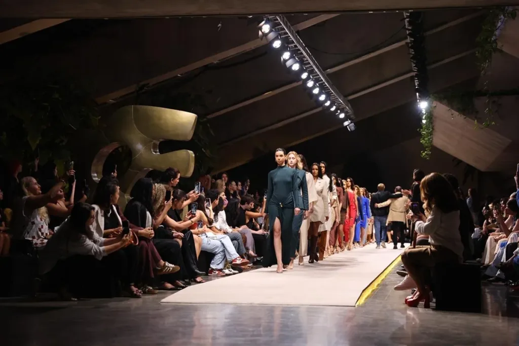 Metrópoles Catwalk aposta na diversidade fashion em desfiles do 5º dia