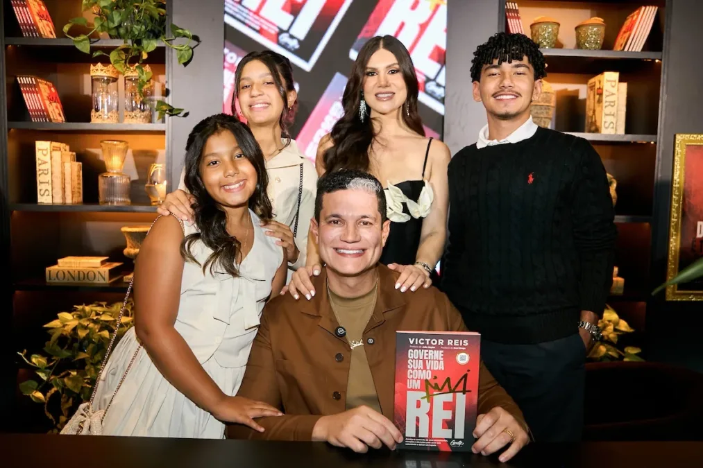 “Meu livro vem com cicatrizes”, diz empresário brasiliense Victor Reis