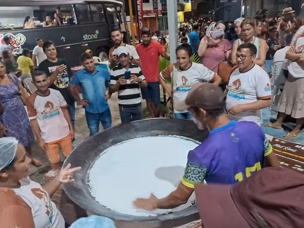 Candidatos disputam os títulos de Rei e Rainha da Farinha em Cruzeiro do Sul.