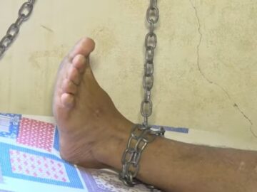 Pais acorrentam filho em Rio Branco durante crise relacionada ao uso de drogas e pedem ajuda.