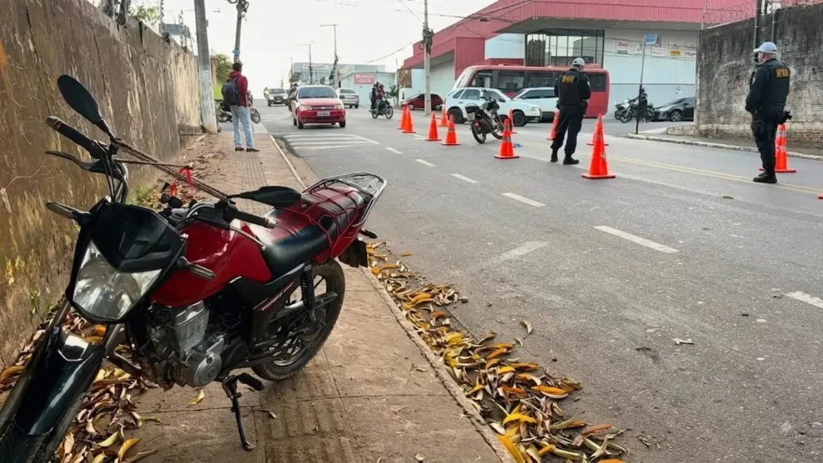 Colisão entre motos deixa motociclista com fratura exposta em Rio Branco