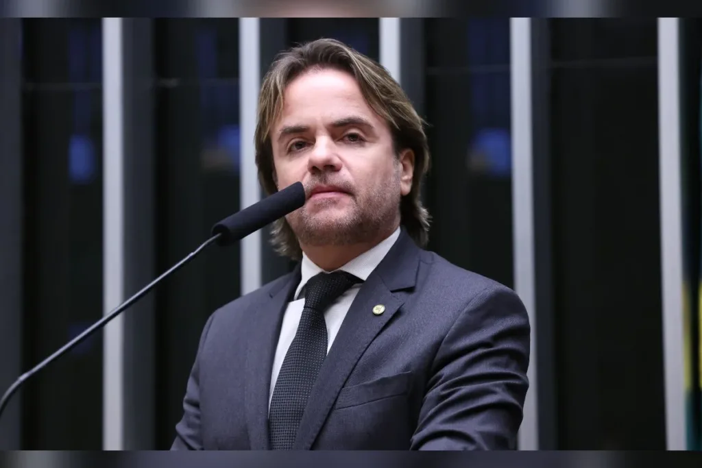 MPF investiga emenda de Eros Biondini (PL-MG) em esquema do INSS