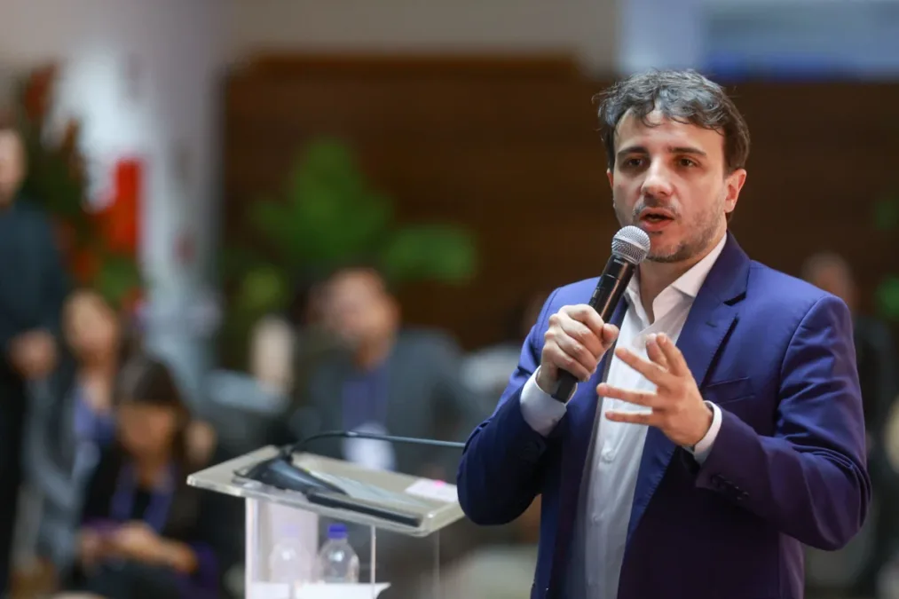 MPF processa Renan Santos por discurso de ódio contra indígenas