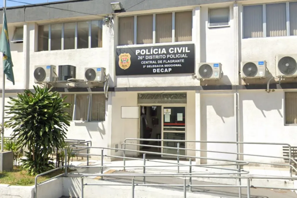 Mulher ataca ex com líquido corrosivo e filho de 6 anos fica ferido