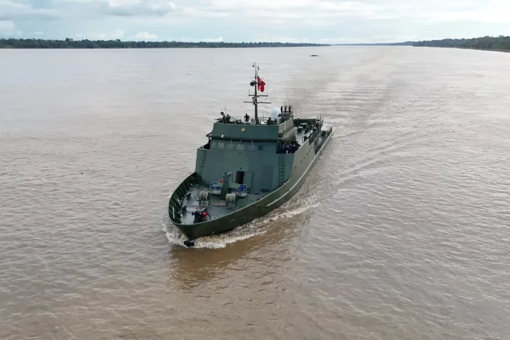 Navio de guerra do Peru recebe aval da Marinha para entrar no Brasil