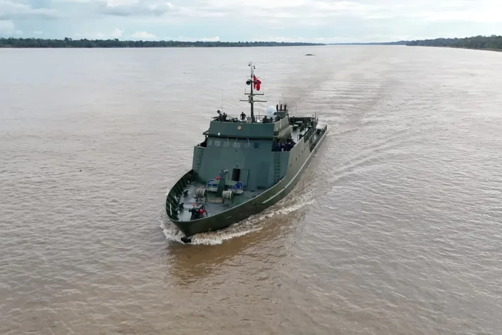 Navio de guerra do Peru recebe aval da Marinha para entrar no Brasil