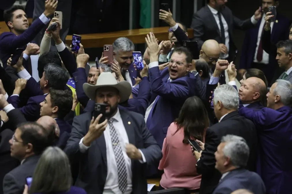Oposição busca Alcolumbre e Motta para tentar frear propostas de Lula