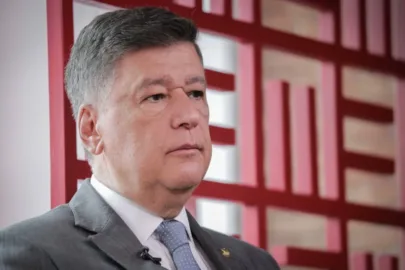 Oposição pede abertura de CPMI para investigar Lulinha