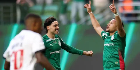 Palmeiras goleia Vasco e volta a abrir frente no Brasileirão: 4 a 1