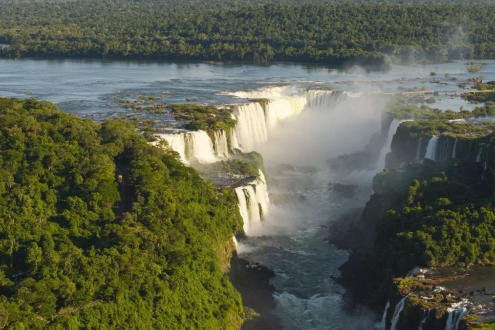 Passeio de barco no Parque do Iguaçu é retomado após morte de holandês