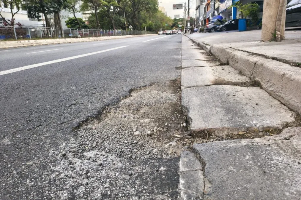 Pedidos de tapa-buraco persistem mesmo em vias recapeadas em SP