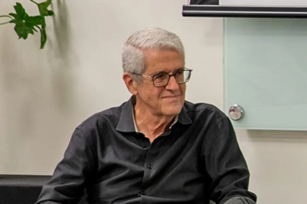 Pesquisador da USP vira nome de prêmio internacional sobre humor