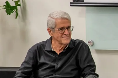 Pesquisador da USP vira nome de prêmio internacional sobre humor
