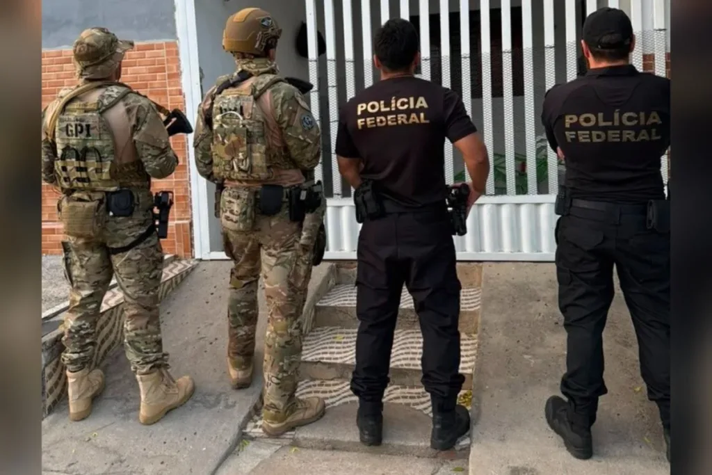Polícia faz operação contra grupo de traficantes liderado por preso