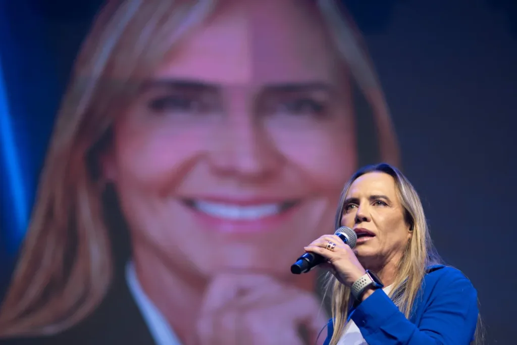 PP lança Celina ao GDF e PL faz convenção esperando reencontro de Michelle e Flávio
