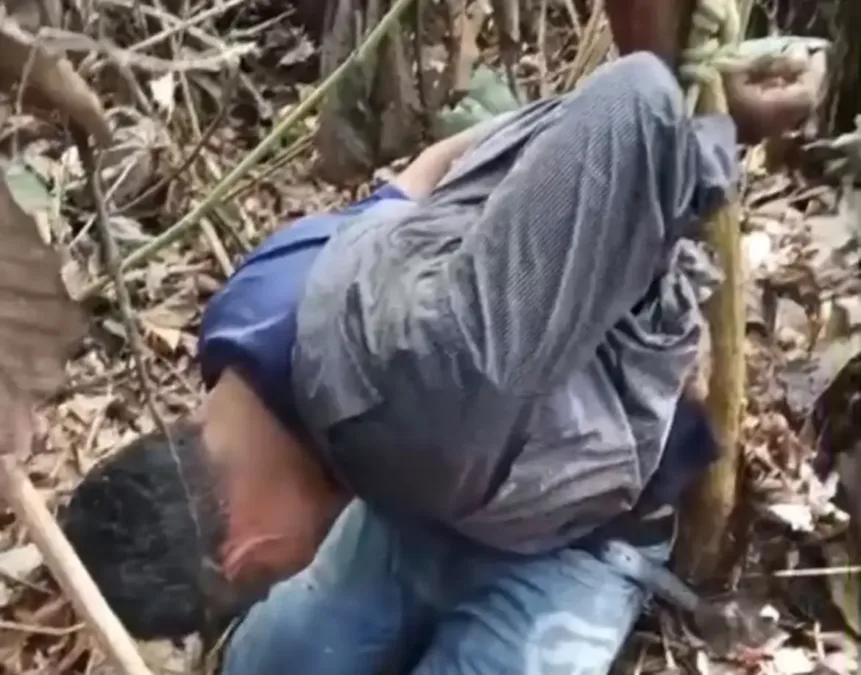 No Acre, moradores amarram suspeito de furtar moto até chegada da polícia