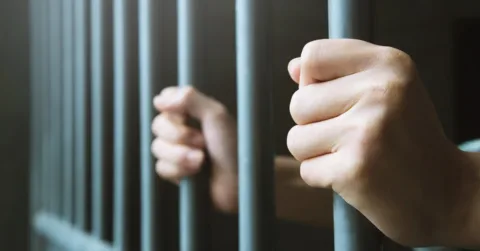 Homem é preso no Acre após reconciliação sem revogar medida protetiva.