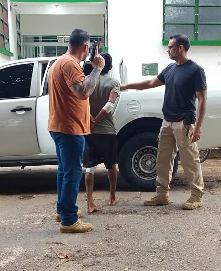 Homem embriagado e sem CNH é preso após acidente no Centro.
