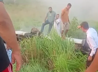 Carro perde o controle e entra em ribanceira na BR-364