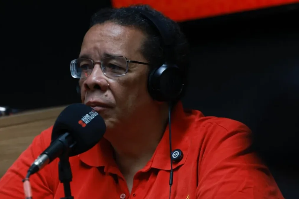 Professor Robson quer incluir salário de governador ao orçamento do DF