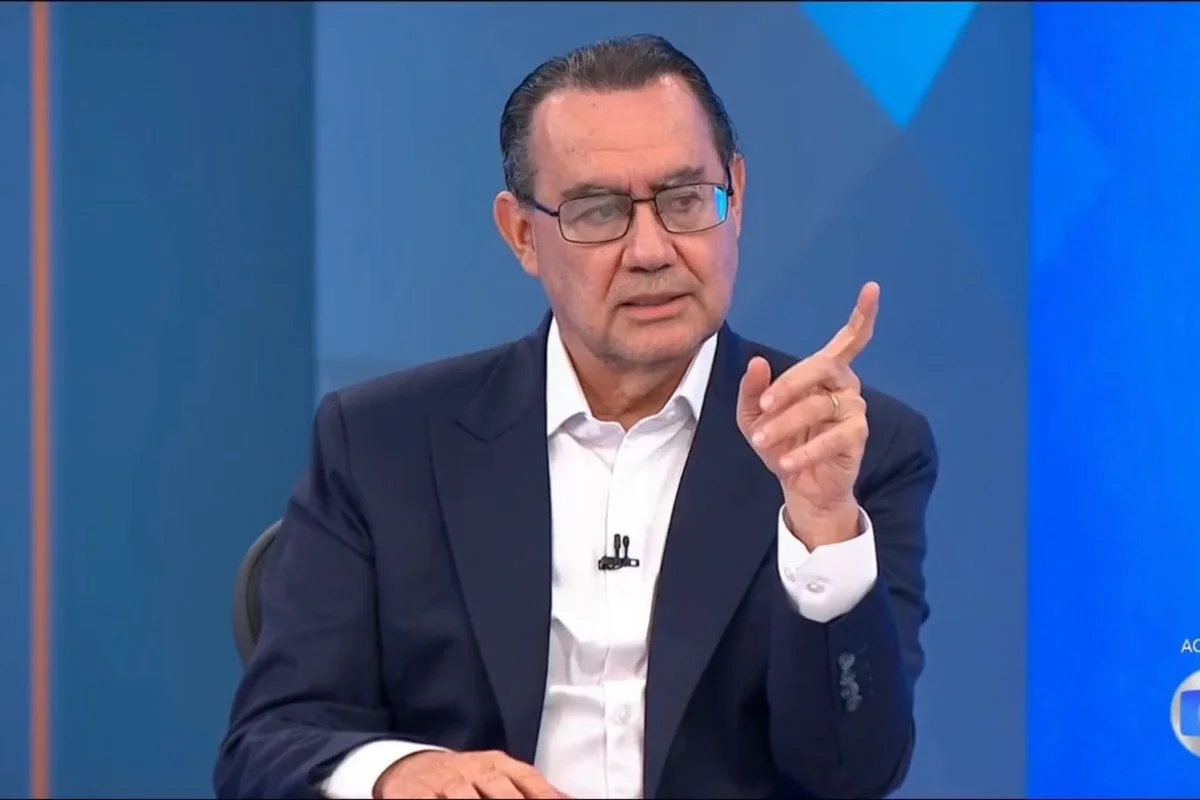 Em ato de 7 de Setembro, Augusto Cury manda "abraço especial" a Mendonça