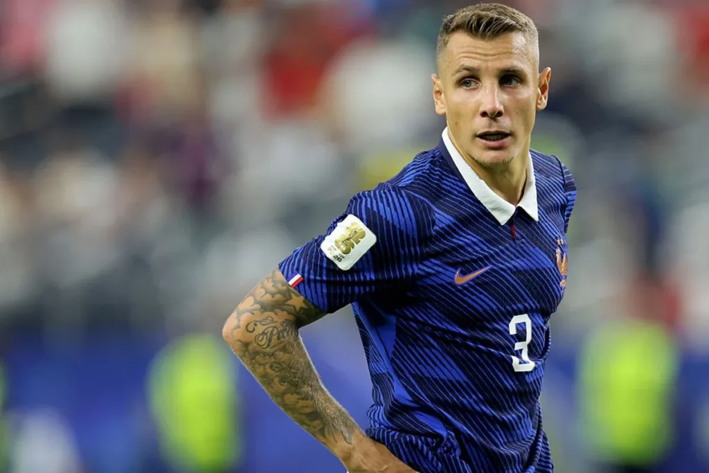 PSG anuncia retorno de Lucas Digne, que jogou a Copa pela França