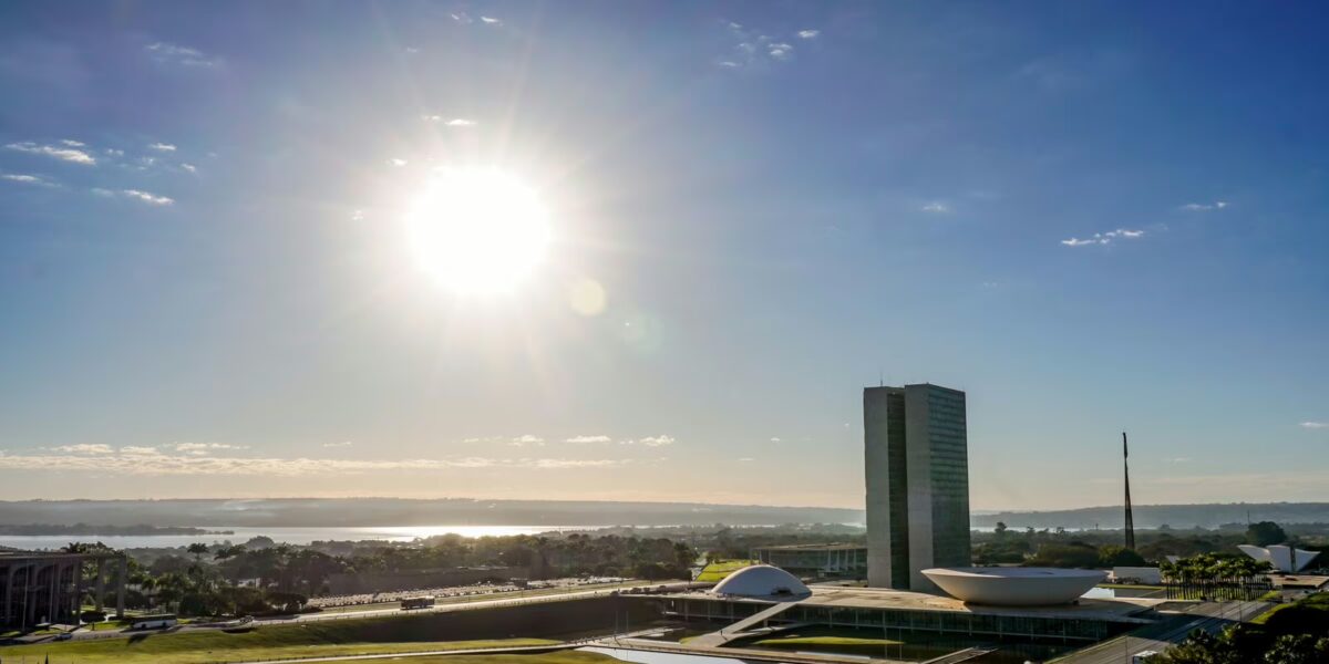 Congresso vota nesta semana fim da escala 6×1 e "taxa das blusinhas"
