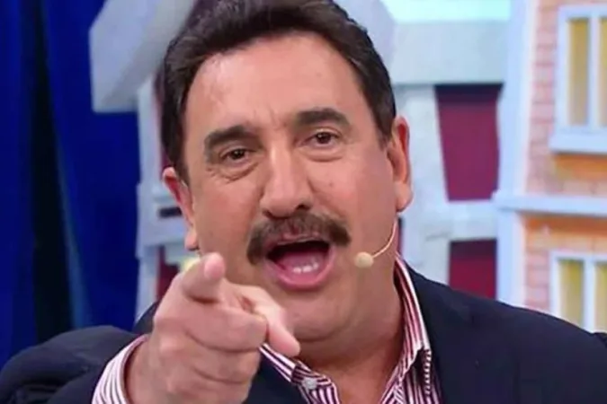 Ratinho rebate denúncia por homofobia: "Eu estava brincando"