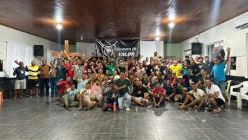 Retiro Homem de Valor reúne homens em momento de fé em Sena Madureira.
