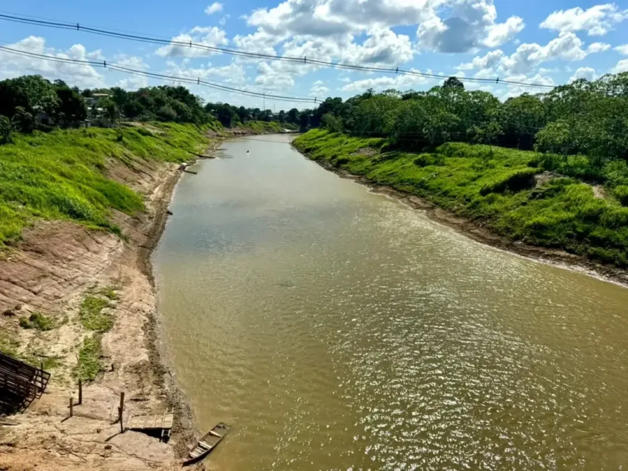 Rio Iaco atinge menor nível do ano em Sena Madureira e acende alerta