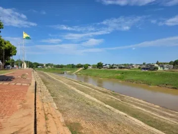 Nível do Rio Acre volta a subir em Rio Branco após dias de queda.