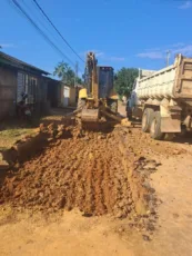 Prefeitura inicia pavimentação da Rua Antônio Carlos Pereira em Sena Madureira.