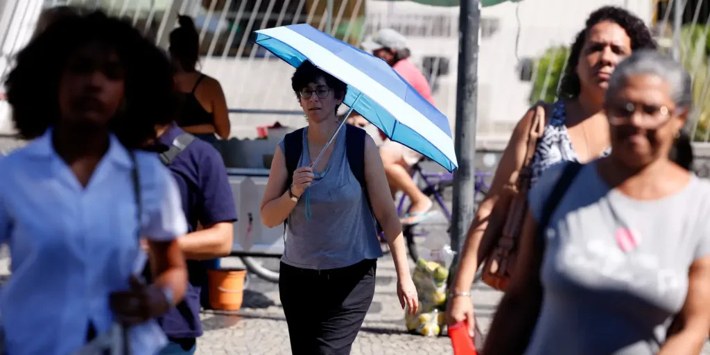 Salário mínimo deverá subir para R$ 1.741 em 2027