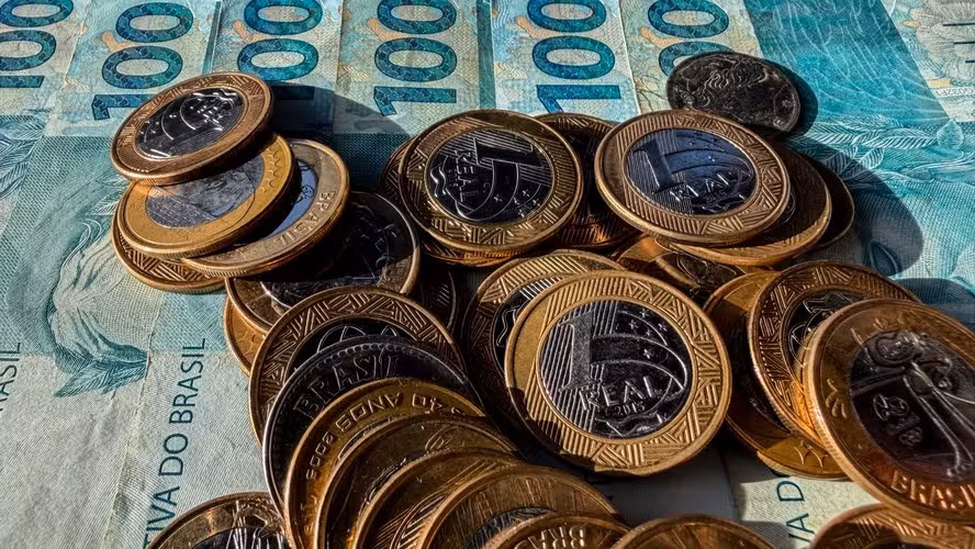 Salário mínimo de R$ 1.741 em 2027: veja quanto aumenta e quem recebe