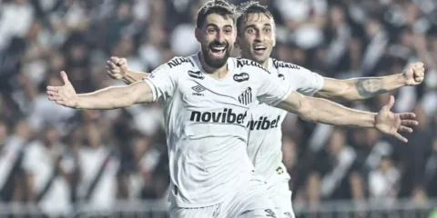 Santos desencanta no 2º tempo e atropela o Vasco pelo Brasileirão