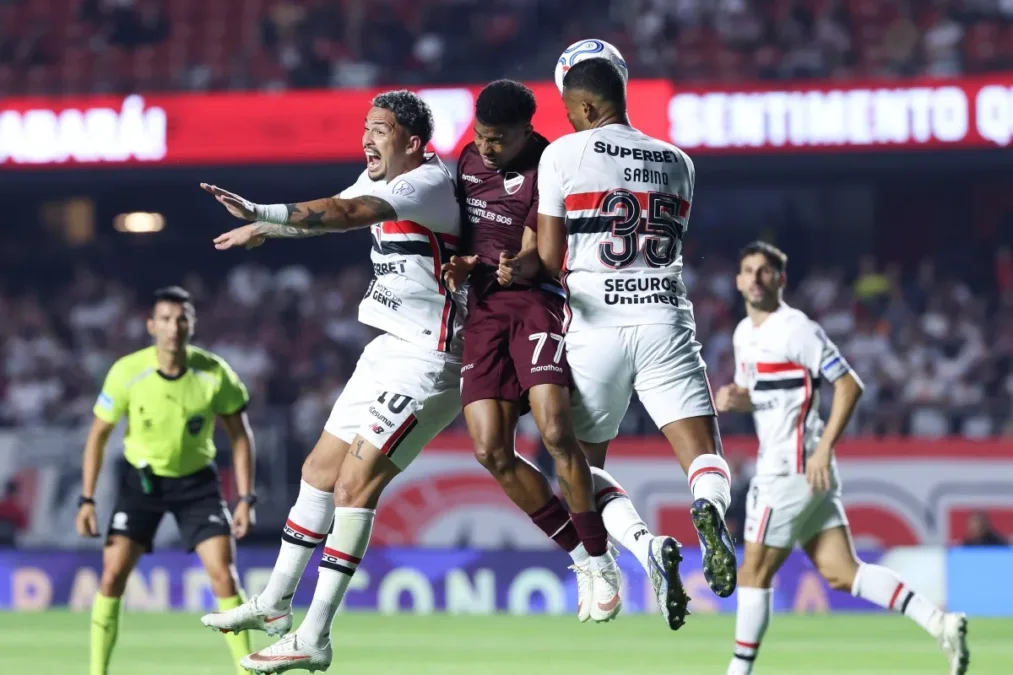 São Paulo vence Bolívar em casa e avança às quartas da Sul-Americana