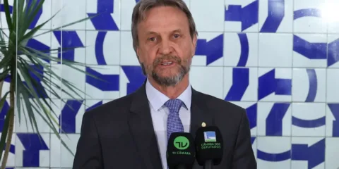 Líder do PT passa mal e Câmara suspende votações