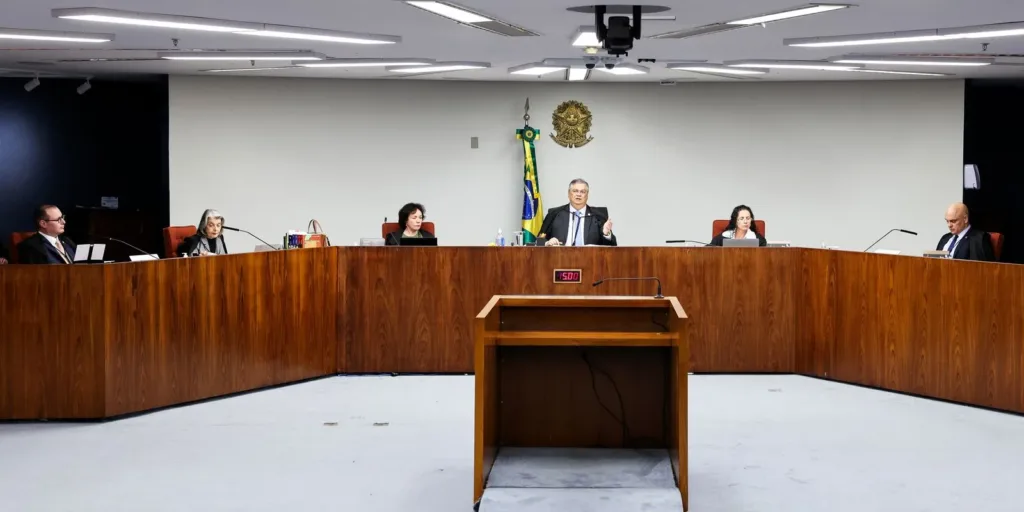 Dino e Moraes defendem rediscutir dispensa de diploma para jornalista