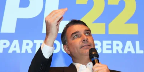 Filho mais velho de Bolsonaro, Flávio disputa a Presidência pelo PL