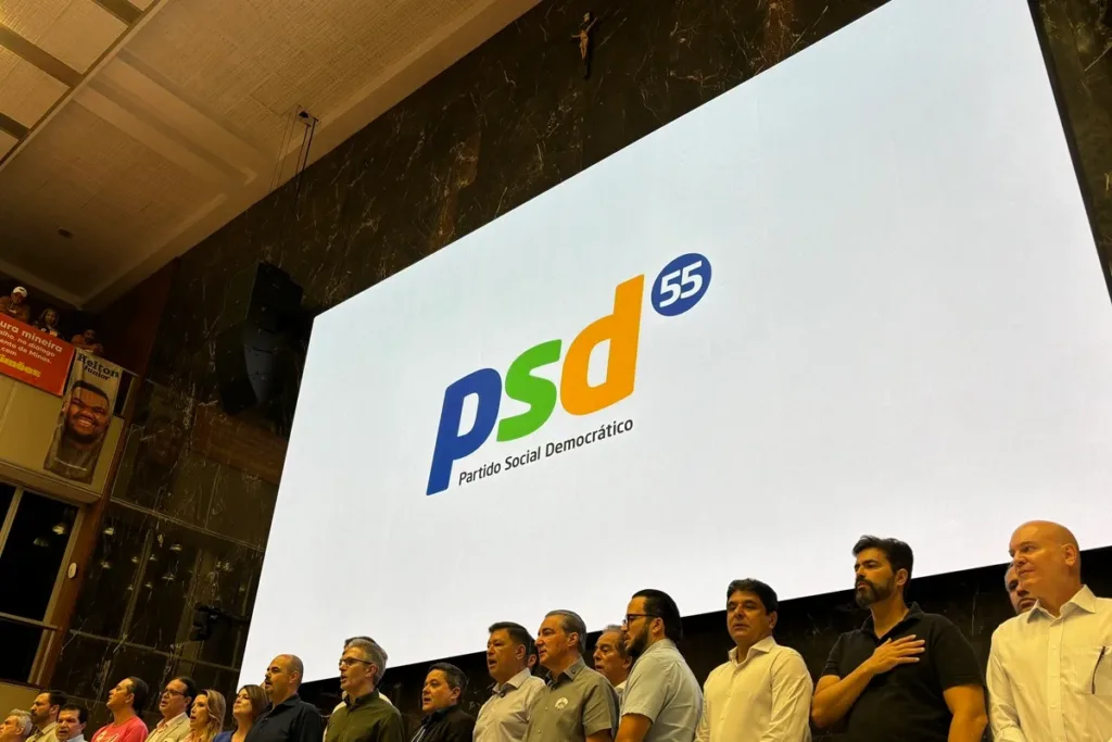 Simões se lança à reeleição em MG com apoio de Romeu Zema