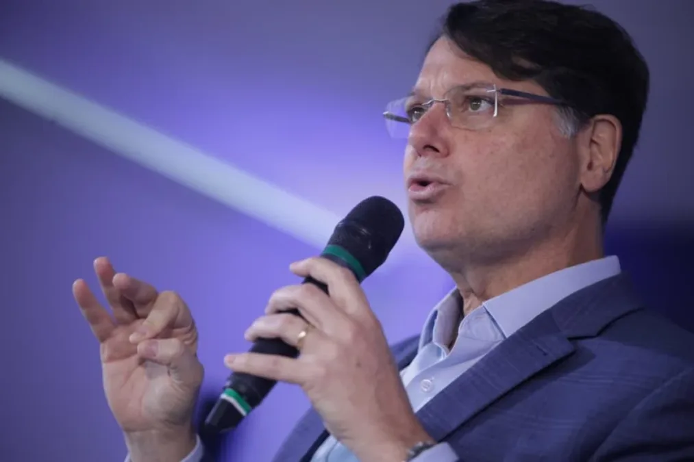 “Suprassumo do Centrão”, diz Kiko sobre Celina e Arruda
