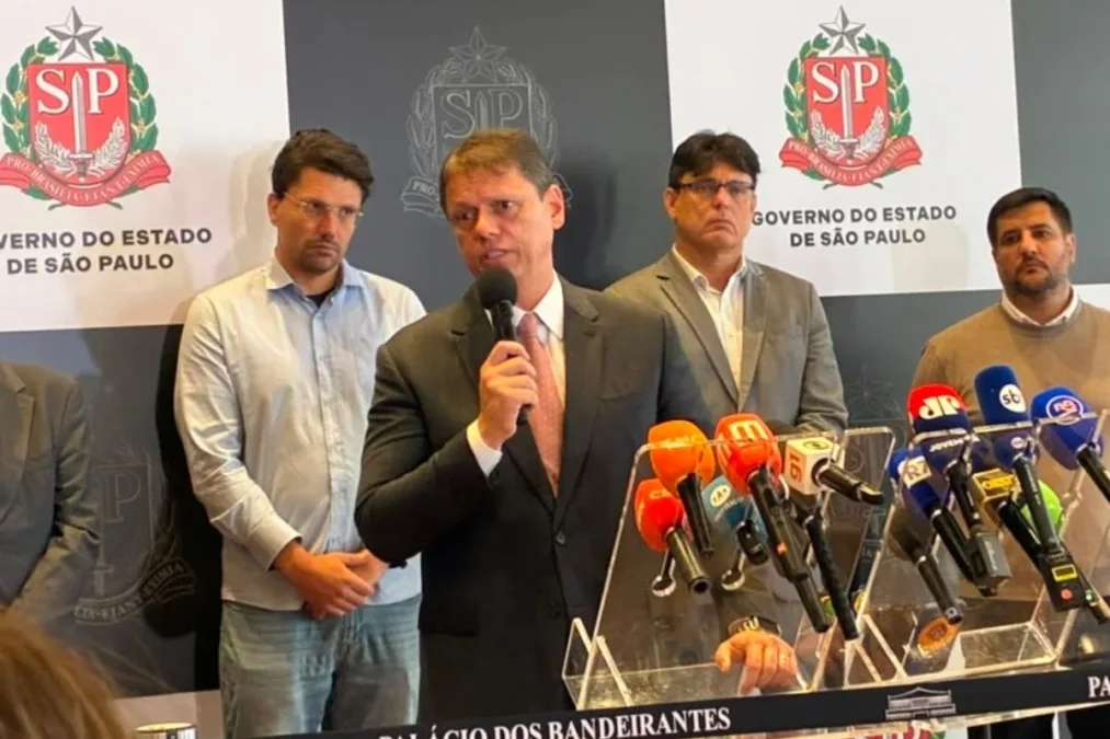 Tarcísio sobre indicação de vice de Flávio: "Ele fez com coração"