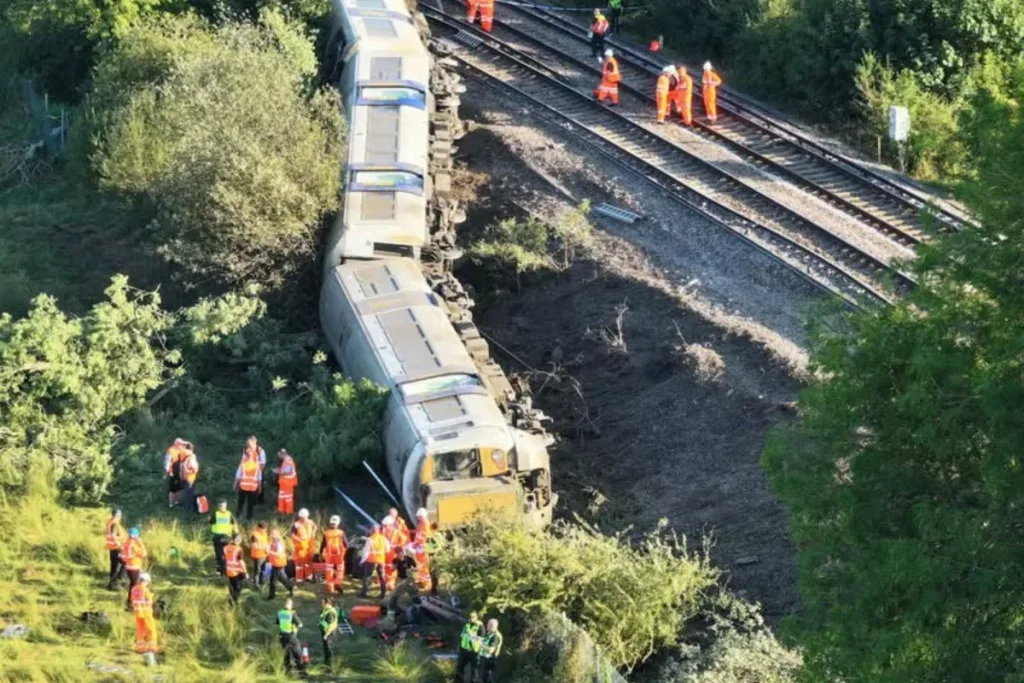 Trem descarrila na Inglaterra e deixa 20 feridos: "Aterrorizante"