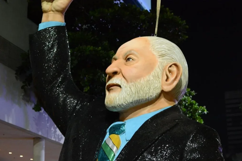 TSE admite ação contra Lula por suposto abuso em desfile de Carnaval