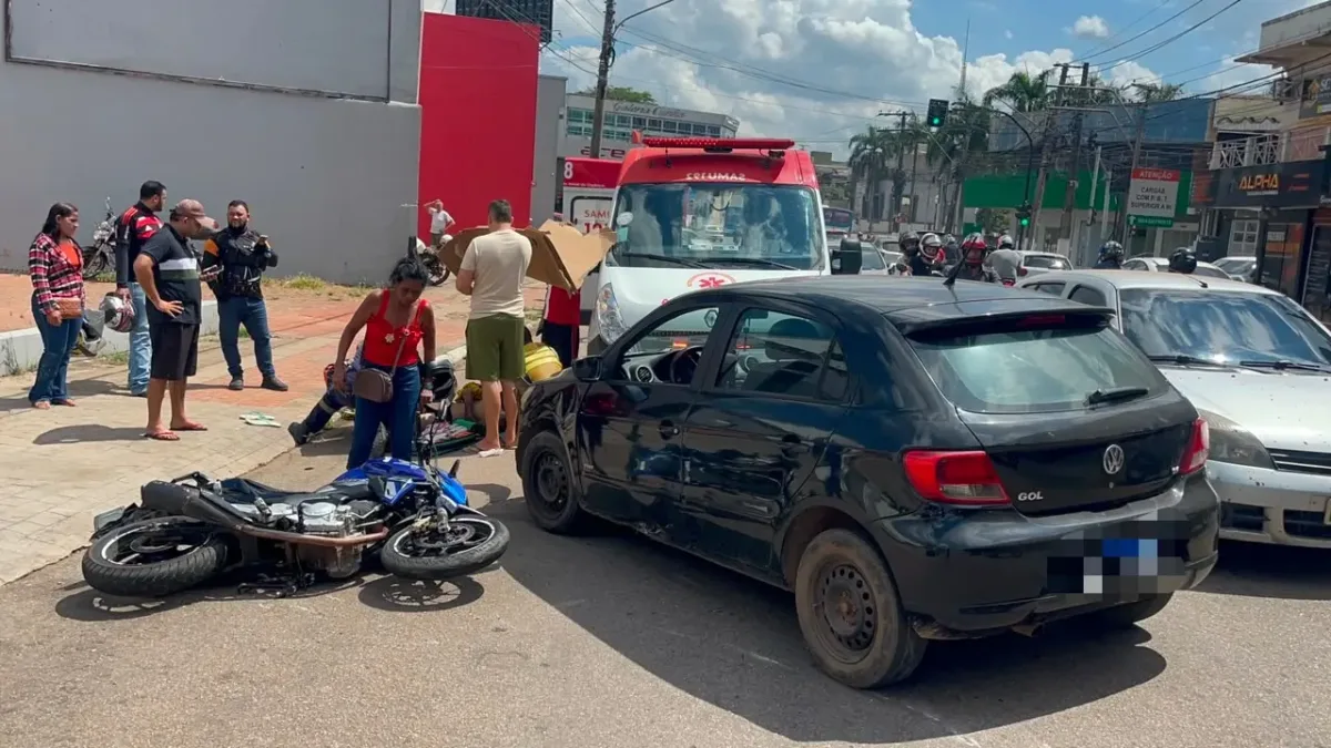 Motociclista fica ferido após colisão com carro em Rio Branco