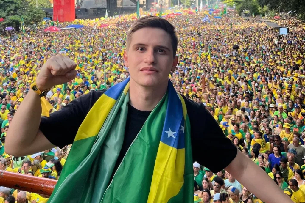 Vácuo de puxadores de voto alimenta disputa por fundão no PL de SP