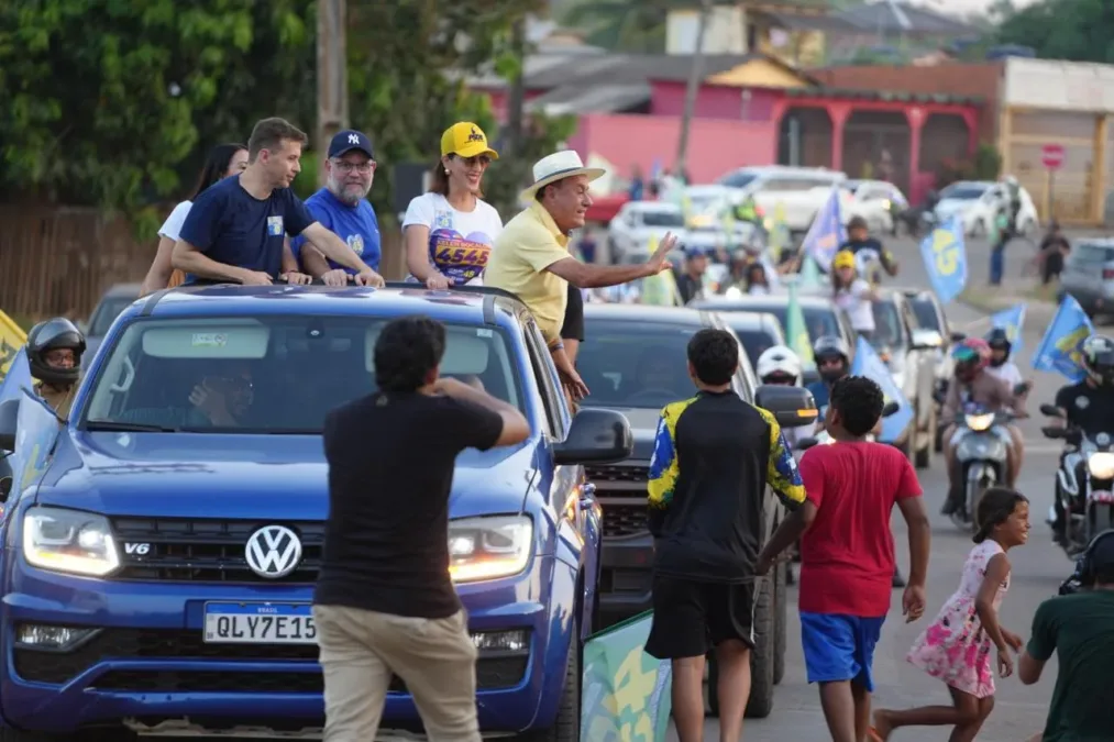 Velloso destaca crescimento da campanha durante carreata com Bocalom em Rio Branco