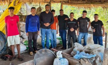 Produção rural de farinha e borracha é escoada em Sena Madureira