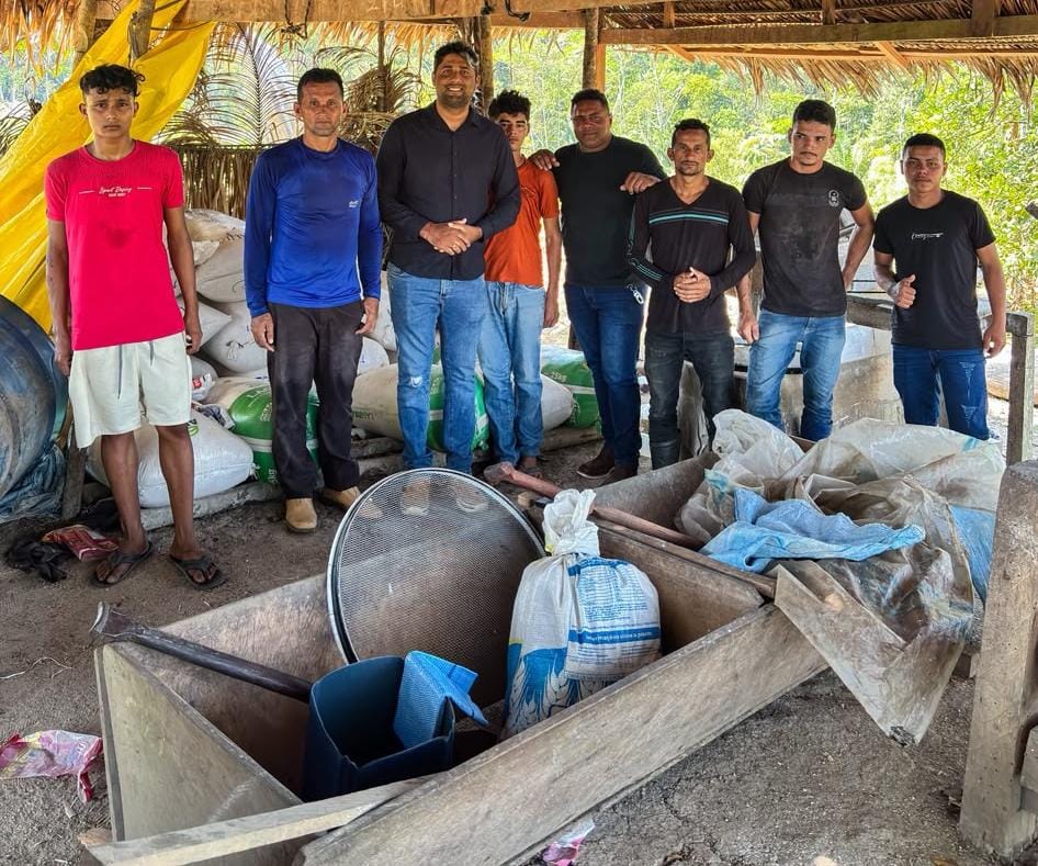 Produção rural de farinha e borracha é escoada em Sena Madureira