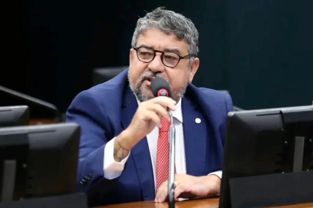 Vice-presidente do PT minimiza luxos de Lulinha: "Pequeno empresário"